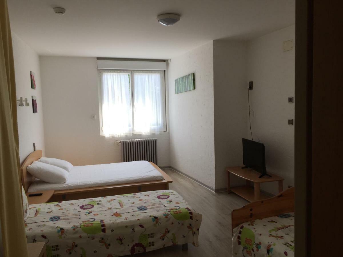 L' Auberge Campagnarde, Lourdes Poueyferré Exteriör bild